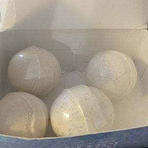 Other - Perfectly posh fizi bath bombs (4) Other - Perfectly posh fizi bath bombs (4)